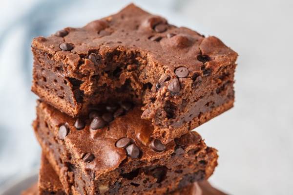 Delicioso brownie de chocolate. Devorar em temperatura ambiente ou aquecer por 20 a 30 segundos no micro ondas.